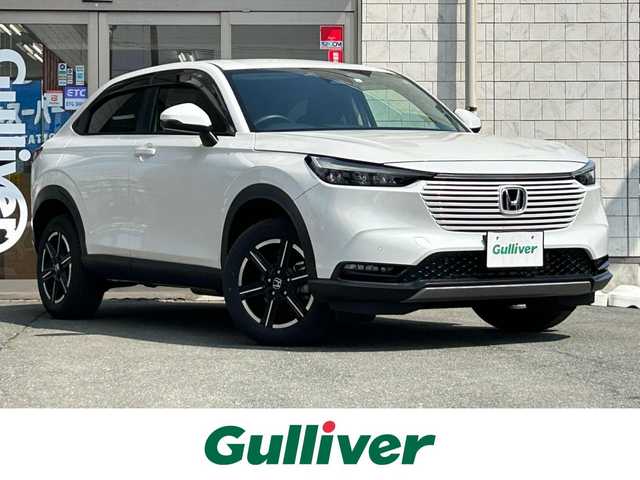 ホンダ ヴェゼル G 岩手県 2023(令5)年 2.1万km プラチナホワイトパール ・4WD/・寒冷地仕様/・社外ナビ（VXM-235ci）/・CD/AM/FM/SD/USB/Bluetooth/・バックカメラ/・プッシュスタート/・スマートキー/・ホンダセンシング/・アイドリングストップ/・ダウンヒルアシストコントロール/・電子制御パーキングブレーキ/・クルーズコントロール（追従有）/・シートヒーター（D＋N）/・LEDヘットライト/・ライトレベライザ/・純正AW16インチ/・純正フロアマット/・ドアバイザー/・スタットレスタイヤAWセット車載/・保証書/・取扱説明書