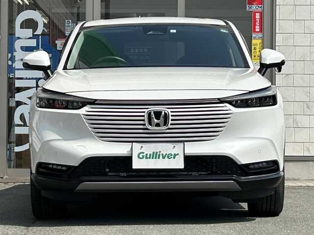 ホンダ ヴェゼル G 岩手県 2023(令5)年 2.1万km プラチナホワイトパール ・4WD/・寒冷地仕様/・社外ナビ（VXM-235ci）/・CD/AM/FM/SD/USB/Bluetooth/・バックカメラ/・プッシュスタート/・スマートキー/・ホンダセンシング/・アイドリングストップ/・ダウンヒルアシストコントロール/・電子制御パーキングブレーキ/・クルーズコントロール（追従有）/・シートヒーター（D＋N）/・LEDヘットライト/・ライトレベライザ/・純正AW16インチ/・純正フロアマット/・ドアバイザー/・スタットレスタイヤAWセット車載/・保証書/・取扱説明書