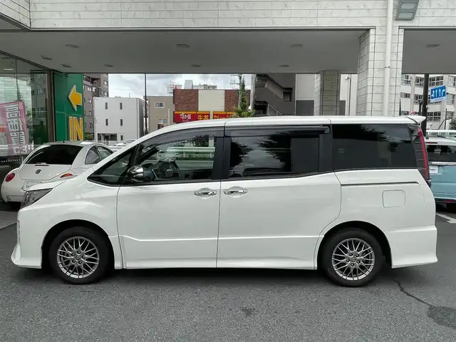 トヨタ ノア ハイブリッド Si ダブルバイビーⅢ 東京都 2020(令2)年 1.9万km ラグジュアリーホワイトパールクリスタルシャインガラスフレーク ワンオーナー/純正SDナビ/・フルセグTV/・Bluetooth接続/・FM・AM/トヨタセーフティーセンス/・バックカメラ/・コーナーセンサー/両側パワースライドドア/クルーズコントロール/ETC/ドラレコ/三列シート/チップアップシート/シートヒーター/LEDヘッドランプ/ABS/横滑り防止/スマートキー/スペアキー/保証書＆取扱説明書