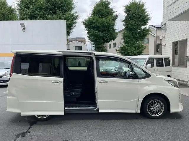 トヨタ ノア ハイブリッド Si ダブルバイビーⅢ 東京都 2020(令2)年 1.9万km ラグジュアリーホワイトパールクリスタルシャインガラスフレーク ワンオーナー/純正SDナビ/・フルセグTV/・Bluetooth接続/・FM・AM/トヨタセーフティーセンス/・バックカメラ/・コーナーセンサー/両側パワースライドドア/クルーズコントロール/ETC/ドラレコ/三列シート/チップアップシート/シートヒーター/LEDヘッドランプ/ABS/横滑り防止/スマートキー/スペアキー/保証書＆取扱説明書