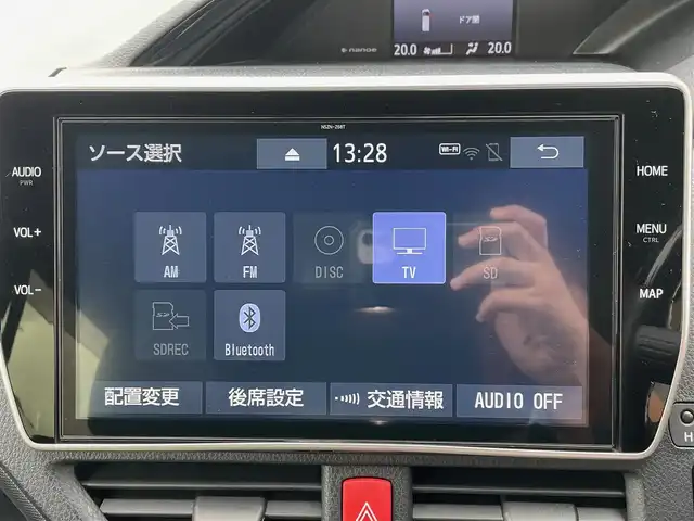 トヨタ ノア ハイブリッド Si ダブルバイビーⅢ 東京都 2020(令2)年 1.9万km ラグジュアリーホワイトパールクリスタルシャインガラスフレーク ワンオーナー/純正SDナビ/・フルセグTV/・Bluetooth接続/・FM・AM/トヨタセーフティーセンス/・バックカメラ/・コーナーセンサー/両側パワースライドドア/クルーズコントロール/ETC/ドラレコ/三列シート/チップアップシート/シートヒーター/LEDヘッドランプ/ABS/横滑り防止/スマートキー/スペアキー/保証書＆取扱説明書