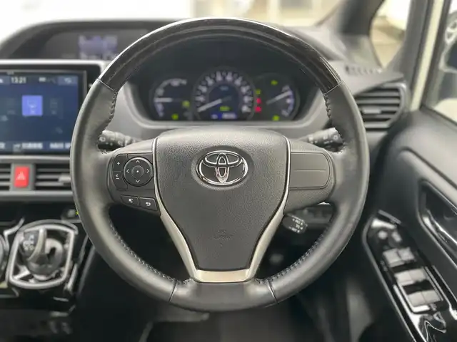 トヨタ ノア ハイブリッド Si ダブルバイビーⅢ 東京都 2020(令2)年 1.9万km ラグジュアリーホワイトパールクリスタルシャインガラスフレーク ワンオーナー/純正SDナビ/・フルセグTV/・Bluetooth接続/・FM・AM/トヨタセーフティーセンス/・バックカメラ/・コーナーセンサー/両側パワースライドドア/クルーズコントロール/ETC/ドラレコ/三列シート/チップアップシート/シートヒーター/LEDヘッドランプ/ABS/横滑り防止/スマートキー/スペアキー/保証書＆取扱説明書