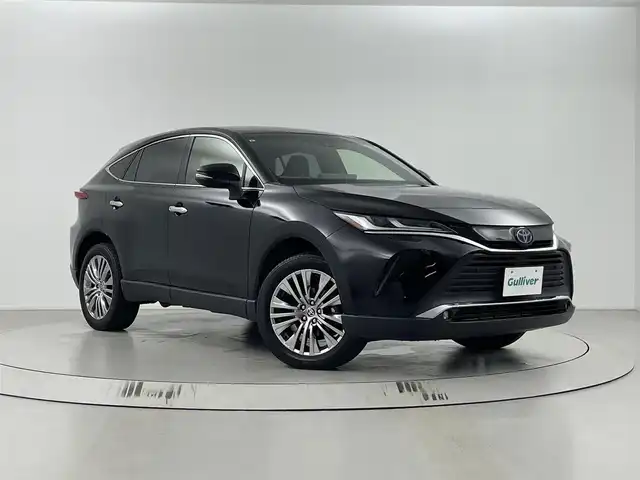 トヨタ ハリアー ハイブリッド Z 埼玉県 2021(令3)年 5.2万km ブラック ＪＢＬサウンド　/純正ナビ　/　(フルセグ/AM/FM/Bluetooth)/ＥＴＣ２．０　/トヨタセーフティセンス　/プリクラッシュセーフティ/レーダークルーズコントロール/クリアランスソナー　/パーキングサポートブレーキ　/ブラインドスポットモニター　/リヤクロストラフィックアラート　/バックガイドモニター/デジタルインナーミラー/パワーバックドア/ビルトインETC2.0/純正AW１９インチ/純正フロアマット/パワーシートD席