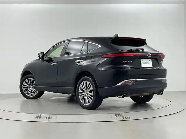 トヨタ ハリアー ハイブリッド Z 埼玉県 2021(令3)年 5.2万km ブラック ＪＢＬサウンド　/純正ナビ　/　(フルセグ/AM/FM/Bluetooth)/ＥＴＣ２．０　/トヨタセーフティセンス　/プリクラッシュセーフティ/レーダークルーズコントロール/クリアランスソナー　/パーキングサポートブレーキ　/ブラインドスポットモニター　/リヤクロストラフィックアラート　/バックガイドモニター/デジタルインナーミラー/パワーバックドア/ビルトインETC2.0/純正AW１９インチ/純正フロアマット/パワーシートD席