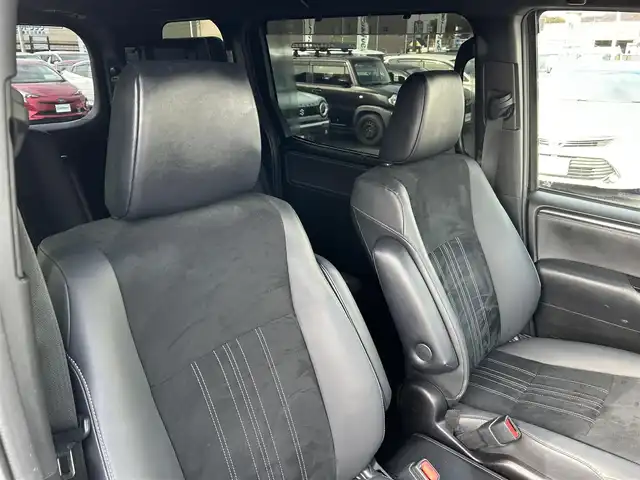 トヨタ エスクァイア ハイブリッド Gi プレミアムパッケージ ブラックテーラード 広島県 2021(令3)年 4.8万km ブラック 純正10インチナビ/・フルセグ/Bluetooth/CD/DVD/AM/FM/USB/SD/純正12インチフリップダウンモニター/モデリスタエアロ/ステアリングヒーター/前席シートヒーター/バックカメラ/両側パワースライドドア/ビルトインETC/クルーズコントロール/ハーフレザーシート/トヨタセーフティセンス/・プリクラッシュセーフティ/・レーンキープアシスト/・PKSB/先行車発進告知/・クリアランスソナー/純正15インチAW/LEDヘッドライト