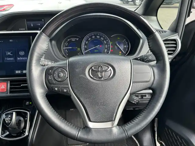 トヨタ エスクァイア ハイブリッド Gi プレミアムパッケージ ブラックテーラード 広島県 2021(令3)年 4.8万km ブラック 純正10インチナビ/・フルセグ/Bluetooth/CD/DVD/AM/FM/USB/SD/純正12インチフリップダウンモニター/モデリスタエアロ/ステアリングヒーター/前席シートヒーター/バックカメラ/両側パワースライドドア/ビルトインETC/クルーズコントロール/ハーフレザーシート/トヨタセーフティセンス/・プリクラッシュセーフティ/・レーンキープアシスト/・PKSB/先行車発進告知/・クリアランスソナー/純正15インチAW/LEDヘッドライト