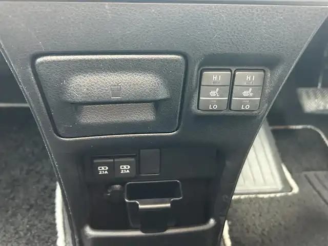 トヨタ エスクァイア ハイブリッド Gi プレミアムパッケージ ブラックテーラード 広島県 2021(令3)年 4.8万km ブラック 純正10インチナビ/・フルセグ/Bluetooth/CD/DVD/AM/FM/USB/SD/純正12インチフリップダウンモニター/モデリスタエアロ/ステアリングヒーター/前席シートヒーター/バックカメラ/両側パワースライドドア/ビルトインETC/クルーズコントロール/ハーフレザーシート/トヨタセーフティセンス/・プリクラッシュセーフティ/・レーンキープアシスト/・PKSB/先行車発進告知/・クリアランスソナー/純正15インチAW/LEDヘッドライト