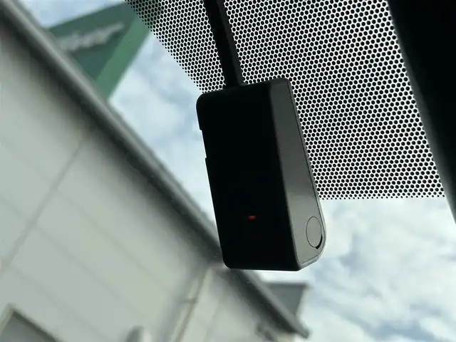 トヨタ エスクァイア ハイブリッド Gi プレミアムパッケージ ブラックテーラード 広島県 2021(令3)年 4.8万km ブラック 純正10インチナビ/・フルセグ/Bluetooth/CD/DVD/AM/FM/USB/SD/純正12インチフリップダウンモニター/モデリスタエアロ/ステアリングヒーター/前席シートヒーター/バックカメラ/両側パワースライドドア/ビルトインETC/クルーズコントロール/ハーフレザーシート/トヨタセーフティセンス/・プリクラッシュセーフティ/・レーンキープアシスト/・PKSB/先行車発進告知/・クリアランスソナー/純正15インチAW/LEDヘッドライト