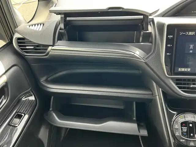 トヨタ エスクァイア ハイブリッド Gi プレミアムパッケージ ブラックテーラード 広島県 2021(令3)年 4.8万km ブラック 純正10インチナビ/・フルセグ/Bluetooth/CD/DVD/AM/FM/USB/SD/純正12インチフリップダウンモニター/モデリスタエアロ/ステアリングヒーター/前席シートヒーター/バックカメラ/両側パワースライドドア/ビルトインETC/クルーズコントロール/ハーフレザーシート/トヨタセーフティセンス/・プリクラッシュセーフティ/・レーンキープアシスト/・PKSB/先行車発進告知/・クリアランスソナー/純正15インチAW/LEDヘッドライト