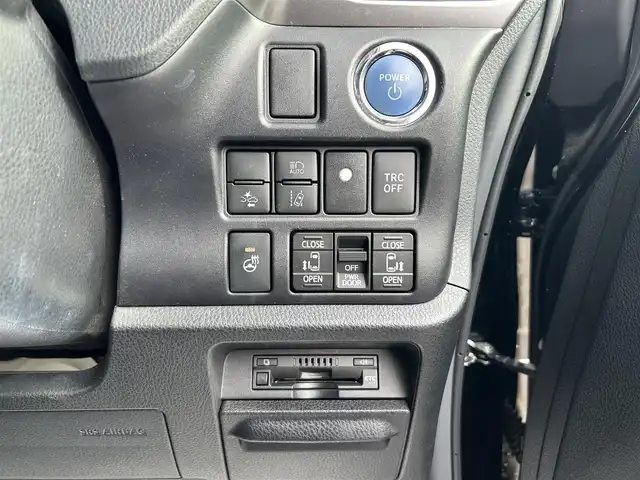 トヨタ エスクァイア ハイブリッド Gi プレミアムパッケージ ブラックテーラード 広島県 2021(令3)年 4.8万km ブラック 純正10インチナビ/・フルセグ/Bluetooth/CD/DVD/AM/FM/USB/SD/純正12インチフリップダウンモニター/モデリスタエアロ/ステアリングヒーター/前席シートヒーター/バックカメラ/両側パワースライドドア/ビルトインETC/クルーズコントロール/ハーフレザーシート/トヨタセーフティセンス/・プリクラッシュセーフティ/・レーンキープアシスト/・PKSB/先行車発進告知/・クリアランスソナー/純正15インチAW/LEDヘッドライト