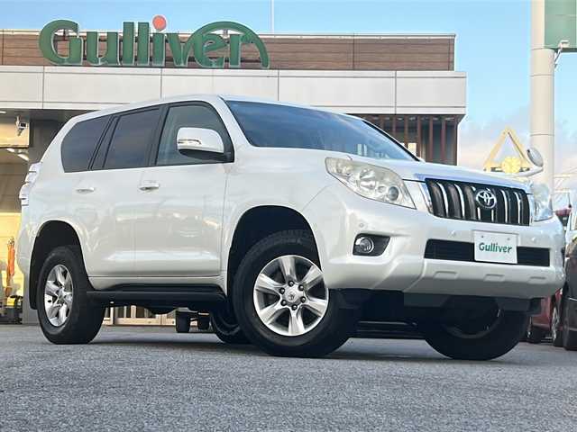 トヨタ ランドクルーザー プラド TX 沖縄県 2013(平25)年 5.6万km ホワイトパールクリスタルシャイン 社外ナビ　/バックカメラ　/プッシュスタート　/スマートキー　/Ｂｌｕｅｔｏｏｔｈ　/フルセグＴＶ　/前後コーナーセンサー　/パワーステアリング　/パワーウィンドウ　/スペアキー１本