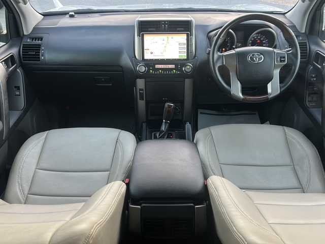 トヨタ ランドクルーザー プラド TX 沖縄県 2013(平25)年 5.6万km ホワイトパールクリスタルシャイン 社外ナビ　/バックカメラ　/プッシュスタート　/スマートキー　/Ｂｌｕｅｔｏｏｔｈ　/フルセグＴＶ　/前後コーナーセンサー　/パワーステアリング　/パワーウィンドウ　/スペアキー１本