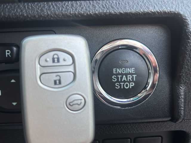 トヨタ ランドクルーザー プラド TX 沖縄県 2013(平25)年 5.6万km ホワイトパールクリスタルシャイン 社外ナビ　/バックカメラ　/プッシュスタート　/スマートキー　/Ｂｌｕｅｔｏｏｔｈ　/フルセグＴＶ　/前後コーナーセンサー　/パワーステアリング　/パワーウィンドウ　/スペアキー１本