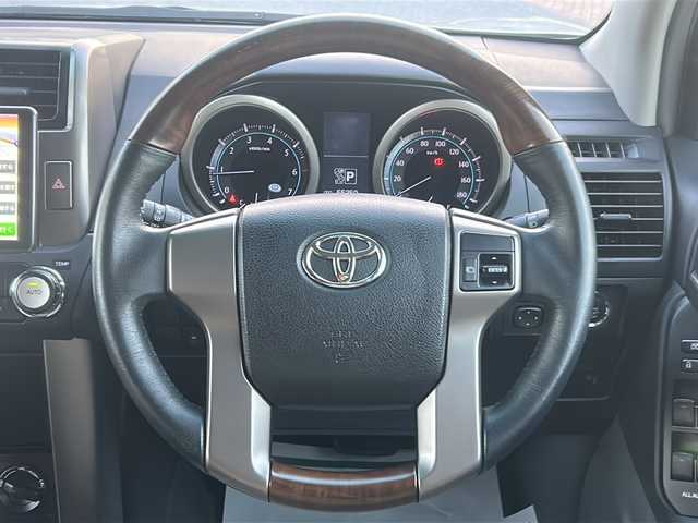 トヨタ ランドクルーザー プラド TX 沖縄県 2013(平25)年 5.6万km ホワイトパールクリスタルシャイン 社外ナビ　/バックカメラ　/プッシュスタート　/スマートキー　/Ｂｌｕｅｔｏｏｔｈ　/フルセグＴＶ　/前後コーナーセンサー　/パワーステアリング　/パワーウィンドウ　/スペアキー１本