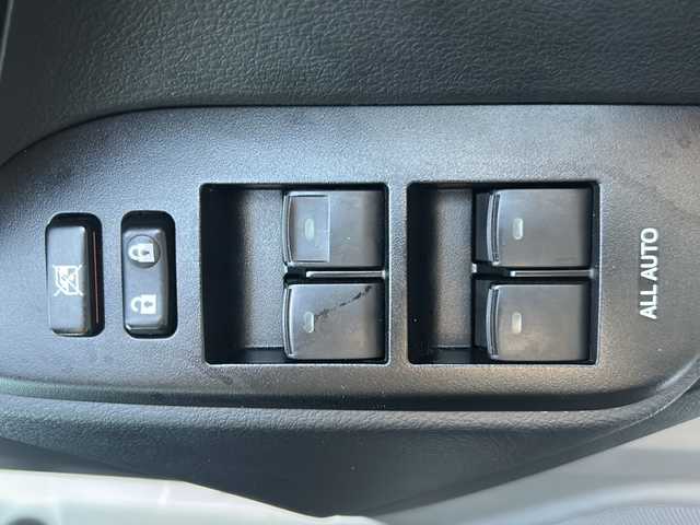 トヨタ ランドクルーザー プラド TX 沖縄県 2013(平25)年 5.6万km ホワイトパールクリスタルシャイン 社外ナビ　/バックカメラ　/プッシュスタート　/スマートキー　/Ｂｌｕｅｔｏｏｔｈ　/フルセグＴＶ　/前後コーナーセンサー　/パワーステアリング　/パワーウィンドウ　/スペアキー１本