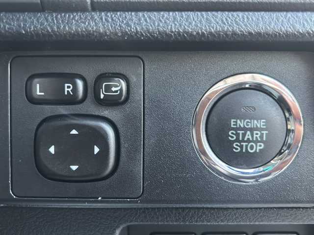 トヨタ ランドクルーザー プラド TX 沖縄県 2013(平25)年 5.6万km ホワイトパールクリスタルシャイン 社外ナビ　/バックカメラ　/プッシュスタート　/スマートキー　/Ｂｌｕｅｔｏｏｔｈ　/フルセグＴＶ　/前後コーナーセンサー　/パワーステアリング　/パワーウィンドウ　/スペアキー１本