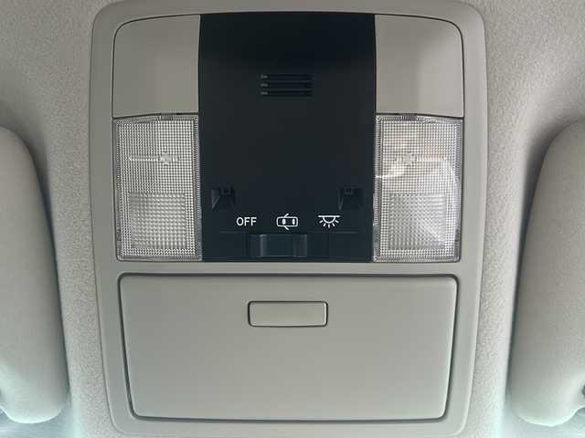 トヨタ ランドクルーザー プラド TX 沖縄県 2013(平25)年 5.6万km ホワイトパールクリスタルシャイン 社外ナビ　/バックカメラ　/プッシュスタート　/スマートキー　/Ｂｌｕｅｔｏｏｔｈ　/フルセグＴＶ　/前後コーナーセンサー　/パワーステアリング　/パワーウィンドウ　/スペアキー１本