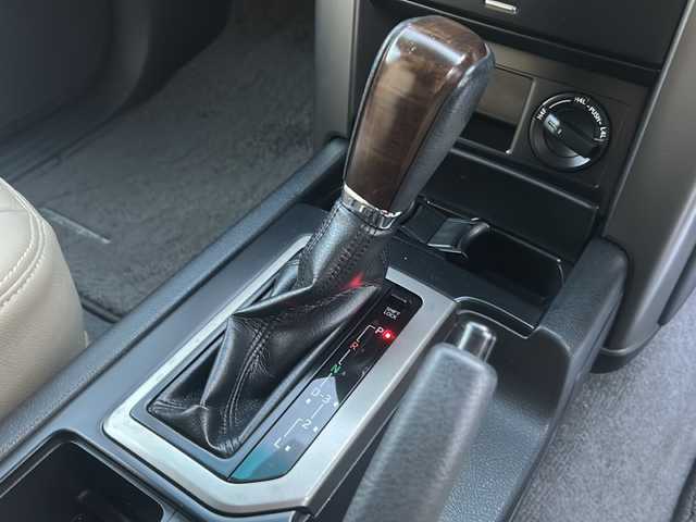 トヨタ ランドクルーザー プラド TX 沖縄県 2013(平25)年 5.6万km ホワイトパールクリスタルシャイン 社外ナビ　/バックカメラ　/プッシュスタート　/スマートキー　/Ｂｌｕｅｔｏｏｔｈ　/フルセグＴＶ　/前後コーナーセンサー　/パワーステアリング　/パワーウィンドウ　/スペアキー１本