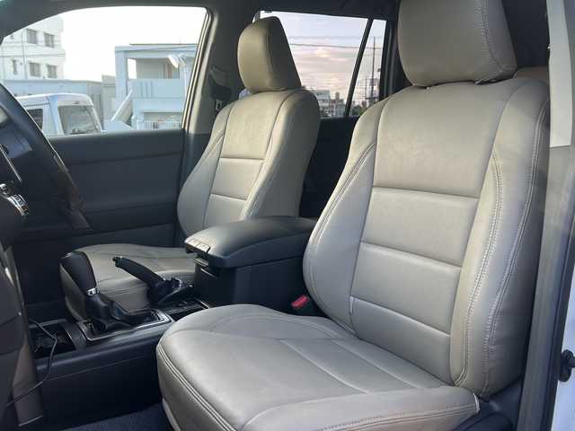 トヨタ ランドクルーザー プラド TX 沖縄県 2013(平25)年 5.6万km ホワイトパールクリスタルシャイン 社外ナビ　/バックカメラ　/プッシュスタート　/スマートキー　/Ｂｌｕｅｔｏｏｔｈ　/フルセグＴＶ　/前後コーナーセンサー　/パワーステアリング　/パワーウィンドウ　/スペアキー１本