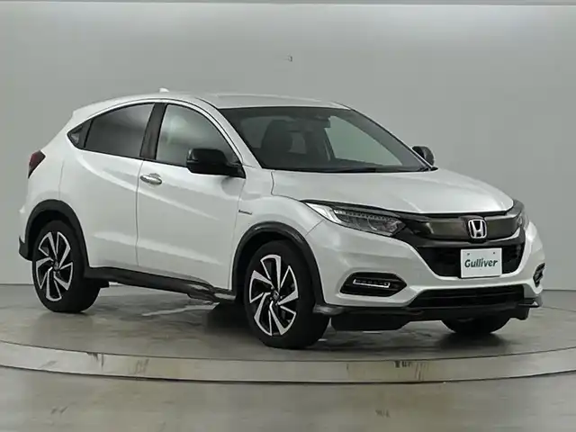 ホンダ ヴェゼル ハイブリッド RS ホンダセンシング 愛知県 2018(平30)年 4万km プラチナホワイトパール 禁煙車/８Vインチナビ/（CD/DVD/Bluetooth/フルセグTV/HDMI)/バックカメラ/ホンダセンシング/・衝突軽減ブレーキ/・レーンキープアシスト/・レーントレーシングアシスト/前後ドライブレコーダー/ETC/シートヒーター/スマートキー/プッシュスタート/純正18インチアルミホイール/純正フロアマット/チップアップシート/LEDヘッドライト/オートライト/フロントフォグランプ/横滑り防止装置