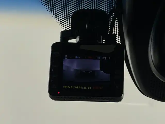 ホンダ ヴェゼル ハイブリッド RS ホンダセンシング 愛知県 2018(平30)年 4万km プラチナホワイトパール 禁煙車/８Vインチナビ/（CD/DVD/Bluetooth/フルセグTV/HDMI)/バックカメラ/ホンダセンシング/・衝突軽減ブレーキ/・レーンキープアシスト/・レーントレーシングアシスト/前後ドライブレコーダー/ETC/シートヒーター/スマートキー/プッシュスタート/純正18インチアルミホイール/純正フロアマット/チップアップシート/LEDヘッドライト/オートライト/フロントフォグランプ/横滑り防止装置