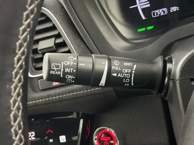 ホンダ ヴェゼル ハイブリッド RS ホンダセンシング 愛知県 2018(平30)年 4万km プラチナホワイトパール 禁煙車/８Vインチナビ/（CD/DVD/Bluetooth/フルセグTV/HDMI)/バックカメラ/ホンダセンシング/・衝突軽減ブレーキ/・レーンキープアシスト/・レーントレーシングアシスト/前後ドライブレコーダー/ETC/シートヒーター/スマートキー/プッシュスタート/純正18インチアルミホイール/純正フロアマット/チップアップシート/LEDヘッドライト/オートライト/フロントフォグランプ/横滑り防止装置