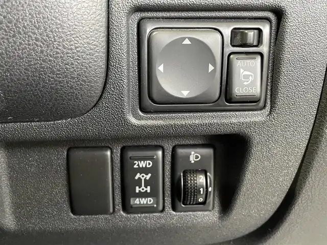 日産 マーチ 12X FOUR 道央・札幌 2011(平23)年 12.1万km ブリリアントシルバー ・４WD/・バックモニター/・ワンセグTV/・純正アルミホイール/・積込スタッドレス/・エンジンスターター/・スペアキー/・プッシュスタート/・電動格納ミラー/・スマートキー