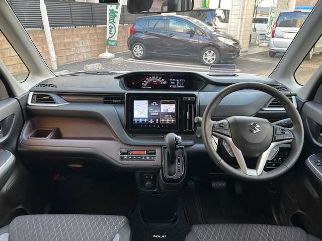 スズキ ソリオ バンディット HV MV 東京都 2023(令5)年 0.3万km ピュアホワイトパール/ガンメタリック2トーン ワンオーナー/純正ナビ(フルセグTV、CD、DVD、Bluetooth)/全席ヒートシーター/全方位カメラ/両側パワースライド/アダプティブクルーズコントロール/デュアルカメラブレーキサポート/前後誤発進抑制機能/後退時ブレーキサポート/オートハイビーム/前後ドライブレコーダー/スペアキー/アイドリングストップ/横滑り防止/取扱説明書/保証書/記録簿