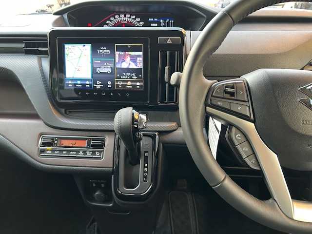 スズキ ソリオ バンディット HV MV 東京都 2023(令5)年 0.3万km ピュアホワイトパール/ガンメタリック2トーン ワンオーナー/純正ナビ(フルセグTV、CD、DVD、Bluetooth)/全席ヒートシーター/全方位カメラ/両側パワースライド/アダプティブクルーズコントロール/デュアルカメラブレーキサポート/前後誤発進抑制機能/後退時ブレーキサポート/オートハイビーム/前後ドライブレコーダー/スペアキー/アイドリングストップ/横滑り防止/取扱説明書/保証書/記録簿