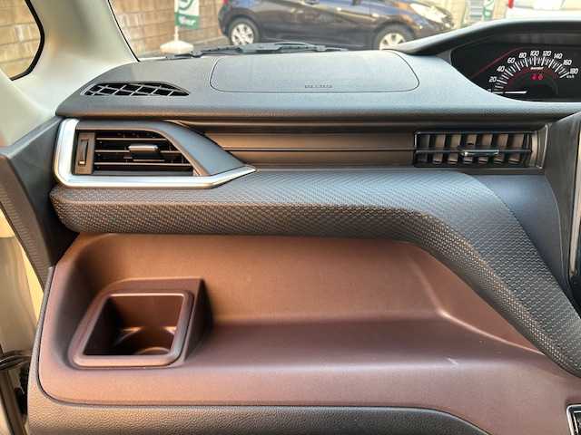 スズキ ソリオ バンディット HV MV 東京都 2023(令5)年 0.3万km ピュアホワイトパール/ガンメタリック2トーン ワンオーナー/純正ナビ(フルセグTV、CD、DVD、Bluetooth)/全席ヒートシーター/全方位カメラ/両側パワースライド/アダプティブクルーズコントロール/デュアルカメラブレーキサポート/前後誤発進抑制機能/後退時ブレーキサポート/オートハイビーム/前後ドライブレコーダー/スペアキー/アイドリングストップ/横滑り防止/取扱説明書/保証書/記録簿