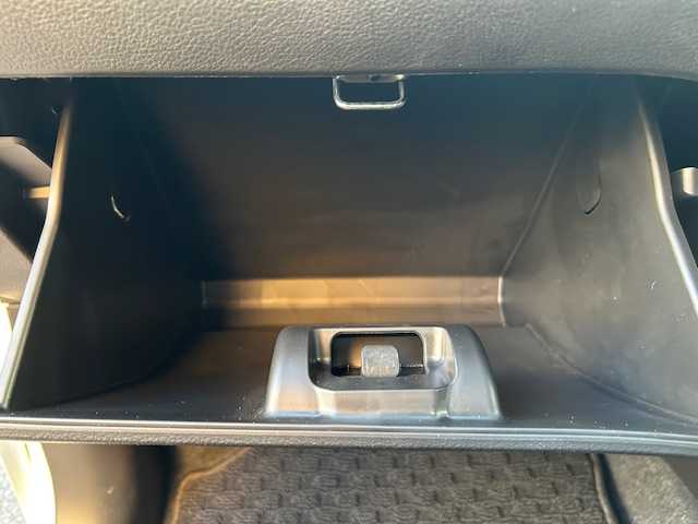 スズキ ソリオ バンディット HV MV 東京都 2023(令5)年 0.3万km ピュアホワイトパール/ガンメタリック2トーン ワンオーナー/純正ナビ(フルセグTV、CD、DVD、Bluetooth)/全席ヒートシーター/全方位カメラ/両側パワースライド/アダプティブクルーズコントロール/デュアルカメラブレーキサポート/前後誤発進抑制機能/後退時ブレーキサポート/オートハイビーム/前後ドライブレコーダー/スペアキー/アイドリングストップ/横滑り防止/取扱説明書/保証書/記録簿