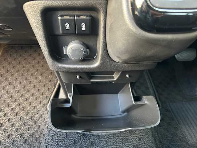 スズキ ソリオ バンディット HV MV 東京都 2023(令5)年 0.3万km ピュアホワイトパール/ガンメタリック2トーン ワンオーナー/純正ナビ(フルセグTV、CD、DVD、Bluetooth)/全席ヒートシーター/全方位カメラ/両側パワースライド/アダプティブクルーズコントロール/デュアルカメラブレーキサポート/前後誤発進抑制機能/後退時ブレーキサポート/オートハイビーム/前後ドライブレコーダー/スペアキー/アイドリングストップ/横滑り防止/取扱説明書/保証書/記録簿