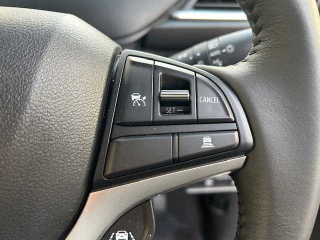 スズキ ソリオ バンディット HV MV 東京都 2023(令5)年 0.3万km ピュアホワイトパール/ガンメタリック2トーン ワンオーナー/純正ナビ(フルセグTV、CD、DVD、Bluetooth)/全席ヒートシーター/全方位カメラ/両側パワースライド/アダプティブクルーズコントロール/デュアルカメラブレーキサポート/前後誤発進抑制機能/後退時ブレーキサポート/オートハイビーム/前後ドライブレコーダー/スペアキー/アイドリングストップ/横滑り防止/取扱説明書/保証書/記録簿