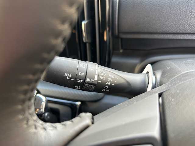 スズキ ソリオ バンディット HV MV 東京都 2023(令5)年 0.3万km ピュアホワイトパール/ガンメタリック2トーン ワンオーナー/純正ナビ(フルセグTV、CD、DVD、Bluetooth)/全席ヒートシーター/全方位カメラ/両側パワースライド/アダプティブクルーズコントロール/デュアルカメラブレーキサポート/前後誤発進抑制機能/後退時ブレーキサポート/オートハイビーム/前後ドライブレコーダー/スペアキー/アイドリングストップ/横滑り防止/取扱説明書/保証書/記録簿