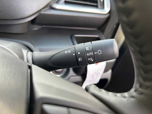 スズキ ソリオ バンディット HV MV 東京都 2023(令5)年 0.3万km ピュアホワイトパール/ガンメタリック2トーン ワンオーナー/純正ナビ(フルセグTV、CD、DVD、Bluetooth)/全席ヒートシーター/全方位カメラ/両側パワースライド/アダプティブクルーズコントロール/デュアルカメラブレーキサポート/前後誤発進抑制機能/後退時ブレーキサポート/オートハイビーム/前後ドライブレコーダー/スペアキー/アイドリングストップ/横滑り防止/取扱説明書/保証書/記録簿