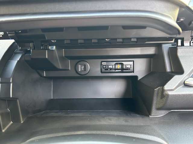 スズキ ソリオ バンディット HV MV 東京都 2023(令5)年 0.3万km ピュアホワイトパール/ガンメタリック2トーン ワンオーナー/純正ナビ(フルセグTV、CD、DVD、Bluetooth)/全席ヒートシーター/全方位カメラ/両側パワースライド/アダプティブクルーズコントロール/デュアルカメラブレーキサポート/前後誤発進抑制機能/後退時ブレーキサポート/オートハイビーム/前後ドライブレコーダー/スペアキー/アイドリングストップ/横滑り防止/取扱説明書/保証書/記録簿