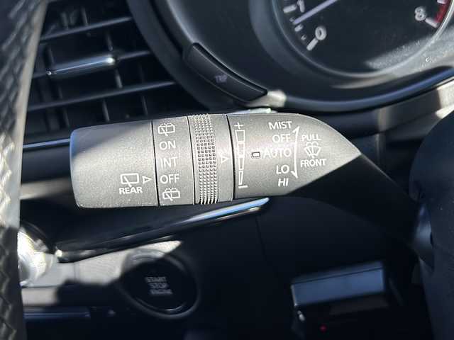 マツダ マツダ３ファストバック 15S ブラックトーンED 静岡県 2023(令5)年 2.1万km プラチナクォーツメタリック 純正ナビ/・FM/AM/・Bluetooth/・USB/・スマートフォン連携/・メモリーオーディオ/主要装備/・衝突軽減/・レーンキープ/・追従クルコン/・BSM/・コーナーセンサー前後/・全方位カメラ/・HUD/・ETC/・ドラレコ前/・ステリモ/・パドルシフト/・電動パーキングブレーキ/・オートホールド/・LEDヘッドライト/・オートライト/・オートハイビーム/・社外フロアマット/・純正アルミホイール