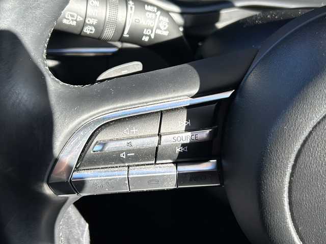 マツダ マツダ３ファストバック 15S ブラックトーンED 静岡県 2023(令5)年 2.1万km プラチナクォーツメタリック 純正ナビ/・FM/AM/・Bluetooth/・USB/・スマートフォン連携/・メモリーオーディオ/主要装備/・衝突軽減/・レーンキープ/・追従クルコン/・BSM/・コーナーセンサー前後/・全方位カメラ/・HUD/・ETC/・ドラレコ前/・ステリモ/・パドルシフト/・電動パーキングブレーキ/・オートホールド/・LEDヘッドライト/・オートライト/・オートハイビーム/・社外フロアマット/・純正アルミホイール