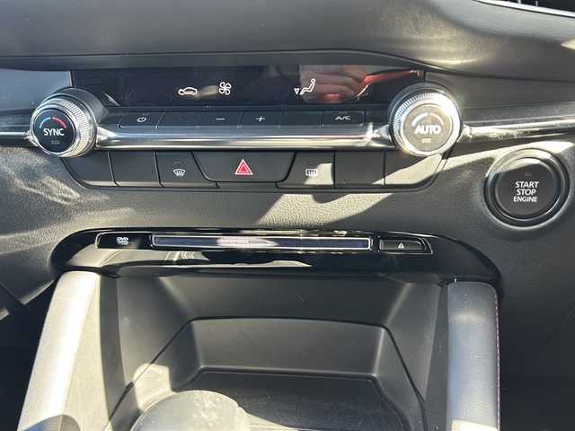 マツダ マツダ３ファストバック 15S ブラックトーンED 静岡県 2023(令5)年 2.1万km プラチナクォーツメタリック 純正ナビ/・FM/AM/・Bluetooth/・USB/・スマートフォン連携/・メモリーオーディオ/主要装備/・衝突軽減/・レーンキープ/・追従クルコン/・BSM/・コーナーセンサー前後/・全方位カメラ/・HUD/・ETC/・ドラレコ前/・ステリモ/・パドルシフト/・電動パーキングブレーキ/・オートホールド/・LEDヘッドライト/・オートライト/・オートハイビーム/・社外フロアマット/・純正アルミホイール