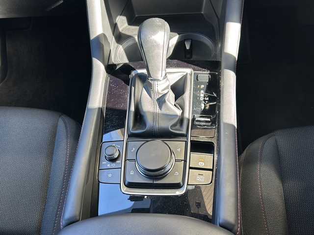 マツダ マツダ３ファストバック 15S ブラックトーンED 静岡県 2023(令5)年 2.1万km プラチナクォーツメタリック 純正ナビ/・FM/AM/・Bluetooth/・USB/・スマートフォン連携/・メモリーオーディオ/主要装備/・衝突軽減/・レーンキープ/・追従クルコン/・BSM/・コーナーセンサー前後/・全方位カメラ/・HUD/・ETC/・ドラレコ前/・ステリモ/・パドルシフト/・電動パーキングブレーキ/・オートホールド/・LEDヘッドライト/・オートライト/・オートハイビーム/・社外フロアマット/・純正アルミホイール