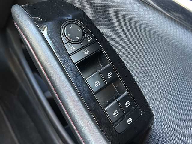 マツダ マツダ３ファストバック 15S ブラックトーンED 静岡県 2023(令5)年 2.1万km プラチナクォーツメタリック 純正ナビ/・FM/AM/・Bluetooth/・USB/・スマートフォン連携/・メモリーオーディオ/主要装備/・衝突軽減/・レーンキープ/・追従クルコン/・BSM/・コーナーセンサー前後/・全方位カメラ/・HUD/・ETC/・ドラレコ前/・ステリモ/・パドルシフト/・電動パーキングブレーキ/・オートホールド/・LEDヘッドライト/・オートライト/・オートハイビーム/・社外フロアマット/・純正アルミホイール