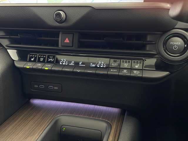 トヨタ クラウン Z 栃木県 2024(令6)年 0.1万km プレシャスブラックパール 純正12.3インチディスプレイオーディオ/（ナビ/BT/フルセグTV/USB/ミラキャスト）/全方位カメラ/メーカーOP パノラマルーフ/モデリスタエアロ/（フロント/サイド）/純正メーカーOP20インチAW/トヨタセーフティセンス/・プリクラッシュセーフティ/・レーントレーシングアシスト/・レーンディパーチャーアラート/・ロードサインアシスト/・レーダークルーズコントロール/・オートマチックハイビーム/・先行車発進アラーム/・プロアクティブドライビングアシスト/・レーンチェンジアシスト/・緊急時操舵支援/コーナーセンサー/ETC2.0/ドライブレコーダー/パワーバックドア/パワーシート/シートヒーター/メモリーシート/デジタルインナーミラー/ステアリングヒーター