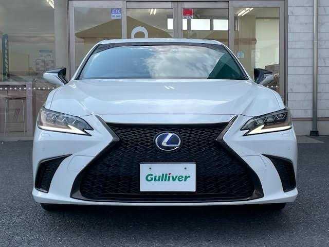 レクサス ＥＳ 300h Fスポーツ 埼玉県 2020(令2)年 3.8万km ホワイトノーヴァガラスフレーク メーカーナビ/サンルーフ/ブラインドスポットモニター/ハンドルヒーター/メモリーシート/フロアマット（タイプF）/フルセグTV/シートヒーター/エアシート/レザーシート/保証書/取扱説明書/スペアキー