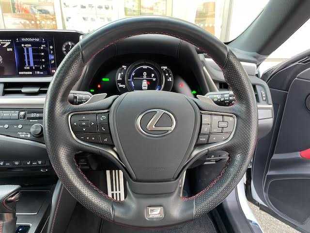 レクサス ＥＳ 300h Fスポーツ 埼玉県 2020(令2)年 3.8万km ホワイトノーヴァガラスフレーク メーカーナビ/サンルーフ/ブラインドスポットモニター/ハンドルヒーター/メモリーシート/フロアマット（タイプF）/フルセグTV/シートヒーター/エアシート/レザーシート/保証書/取扱説明書/スペアキー