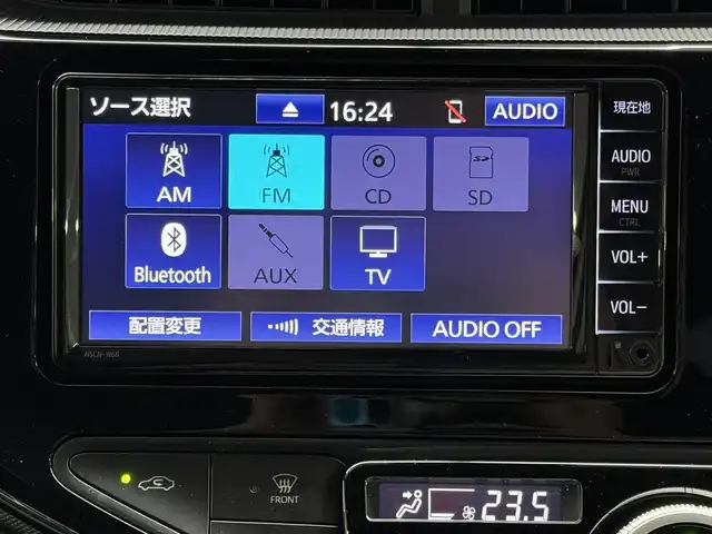 トヨタ アクア S スタイルブラック 三重県 2020(令2)年 0.7万km ホワイトパールクリスタルシャイン ハイブリッド/FF/フロアCVT/純正 7インチナビ NSCN-W68/（AM/FM/CD/SD/Bluetooth/AUX/TV）/パノラミックビューモニター/ドライブレコーダー 前後/ビルトイン ETC/Toyota Safety Sense/・プリクラッシュセーフティ［PCS］/・レーンディパーチャーアラート［LDA］/・オートハイビーム［AHB］/・インテリジェント クリアランスソナー（パーキングサポートブレーキ［PKSB］（静止物））/・先行車発進告知機能/装備/・【OP】シートヒーター（D/N）/・【OP】LEDヘッドランプ/・【OP】ステアリングスイッチ/・オートライト/・オートエアコン（ナノイー）/・プッシュスタート/・電動格納ドアミラー/・純正ホイールキャップ＆15インチスチールホイール/・保/取/ナビ取/・スマートキーx2