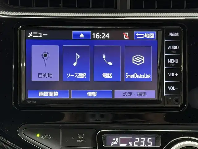 トヨタ アクア S スタイルブラック 三重県 2020(令2)年 0.7万km ホワイトパールクリスタルシャイン ハイブリッド/FF/フロアCVT/純正 7インチナビ NSCN-W68/（AM/FM/CD/SD/Bluetooth/AUX/TV）/パノラミックビューモニター/ドライブレコーダー 前後/ビルトイン ETC/Toyota Safety Sense/・プリクラッシュセーフティ［PCS］/・レーンディパーチャーアラート［LDA］/・オートハイビーム［AHB］/・インテリジェント クリアランスソナー（パーキングサポートブレーキ［PKSB］（静止物））/・先行車発進告知機能/装備/・【OP】シートヒーター（D/N）/・【OP】LEDヘッドランプ/・【OP】ステアリングスイッチ/・オートライト/・オートエアコン（ナノイー）/・プッシュスタート/・電動格納ドアミラー/・純正ホイールキャップ＆15インチスチールホイール/・保/取/ナビ取/・スマートキーx2