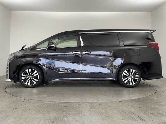 トヨタ アルファード S Cパッケージ 兵庫県 2018(平30)年 5.3万km ブラック ・純正ナビ/CD/DVD/Bluetooth/SD/TV/・トヨタセーフティセンス/・プリクラッシュセーフティ/・レーンディパーチャーアラート/・クリアランスソナー/・前後コーナーセンサー/・電動パーキングブレーキ/・ブレーキホールド/・レーダークルーズコントロール/・MTモード付AT/・両側パワースライドドア/・LEDオートライト/・オートマチックハイビーム/・ステアリングリモコン/・コンビステアリング/・ステアリングヒーター/・パワーシート（D席＋N席）/・シートヒーター（D席＋N席）/・エアシート（D席＋N席）/・メモリシート（D席）/・レザーシート/・デジタルインナーミラー/・パワーバックドア/・純正フリップダウンモニター/・オットマン/・ウォークスルー/・バックカメラ/・ビルドインETC/・純正18インチアルミホイール/・純正フロアマット/・W＋サイドエアバッグ/・カーテンエアバッグ/・100V充電/・スマートキー/・スペアキー/・プッシュスタートボタン