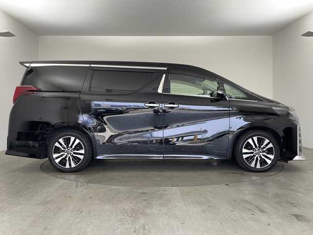 トヨタ アルファード S Cパッケージ 兵庫県 2018(平30)年 5.3万km ブラック ・純正ナビ/CD/DVD/Bluetooth/SD/TV/・トヨタセーフティセンス/・プリクラッシュセーフティ/・レーンディパーチャーアラート/・クリアランスソナー/・前後コーナーセンサー/・電動パーキングブレーキ/・ブレーキホールド/・レーダークルーズコントロール/・MTモード付AT/・両側パワースライドドア/・LEDオートライト/・オートマチックハイビーム/・ステアリングリモコン/・コンビステアリング/・ステアリングヒーター/・パワーシート（D席＋N席）/・シートヒーター（D席＋N席）/・エアシート（D席＋N席）/・メモリシート（D席）/・レザーシート/・デジタルインナーミラー/・パワーバックドア/・純正フリップダウンモニター/・オットマン/・ウォークスルー/・バックカメラ/・ビルドインETC/・純正18インチアルミホイール/・純正フロアマット/・W＋サイドエアバッグ/・カーテンエアバッグ/・100V充電/・スマートキー/・スペアキー/・プッシュスタートボタン