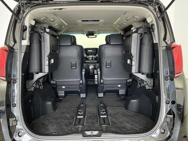 トヨタ アルファード S Cパッケージ 兵庫県 2018(平30)年 5.3万km ブラック ・純正ナビ/CD/DVD/Bluetooth/SD/TV/・トヨタセーフティセンス/・プリクラッシュセーフティ/・レーンディパーチャーアラート/・クリアランスソナー/・前後コーナーセンサー/・電動パーキングブレーキ/・ブレーキホールド/・レーダークルーズコントロール/・MTモード付AT/・両側パワースライドドア/・LEDオートライト/・オートマチックハイビーム/・ステアリングリモコン/・コンビステアリング/・ステアリングヒーター/・パワーシート（D席＋N席）/・シートヒーター（D席＋N席）/・エアシート（D席＋N席）/・メモリシート（D席）/・レザーシート/・デジタルインナーミラー/・パワーバックドア/・純正フリップダウンモニター/・オットマン/・ウォークスルー/・バックカメラ/・ビルドインETC/・純正18インチアルミホイール/・純正フロアマット/・W＋サイドエアバッグ/・カーテンエアバッグ/・100V充電/・スマートキー/・スペアキー/・プッシュスタートボタン