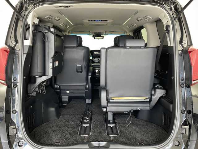 トヨタ アルファード S Cパッケージ 兵庫県 2018(平30)年 5.3万km ブラック ・純正ナビ/CD/DVD/Bluetooth/SD/TV/・トヨタセーフティセンス/・プリクラッシュセーフティ/・レーンディパーチャーアラート/・クリアランスソナー/・前後コーナーセンサー/・電動パーキングブレーキ/・ブレーキホールド/・レーダークルーズコントロール/・MTモード付AT/・両側パワースライドドア/・LEDオートライト/・オートマチックハイビーム/・ステアリングリモコン/・コンビステアリング/・ステアリングヒーター/・パワーシート（D席＋N席）/・シートヒーター（D席＋N席）/・エアシート（D席＋N席）/・メモリシート（D席）/・レザーシート/・デジタルインナーミラー/・パワーバックドア/・純正フリップダウンモニター/・オットマン/・ウォークスルー/・バックカメラ/・ビルドインETC/・純正18インチアルミホイール/・純正フロアマット/・W＋サイドエアバッグ/・カーテンエアバッグ/・100V充電/・スマートキー/・スペアキー/・プッシュスタートボタン